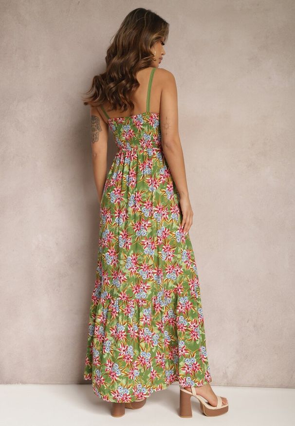 Renee - Ciemnozielona Rozkloszowana Sukienka Maxi z Wiskozy w Kwiatowy Print na Ramiączkach Roisintia. Kolor: zielony. Materiał: wiskoza. Długość rękawa: na ramiączkach. Wzór: kwiaty, nadruk. Długość: maxi