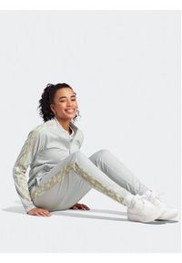 Adidas - adidas Dres Essentials 3-Stripes IJ8788 Szary Slim Fit. Kolor: szary. Materiał: syntetyk, dresówka #5