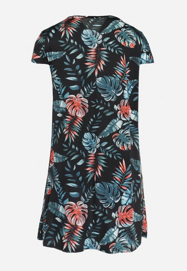 Born2be - Czarna Trapezowa Sukienka Midi z Krótkimi Rękawami w Kwiaty Alyana. Kolor: czarny. Długość rękawa: krótki rękaw. Wzór: kwiaty. Typ sukienki: trapezowe. Długość: midi