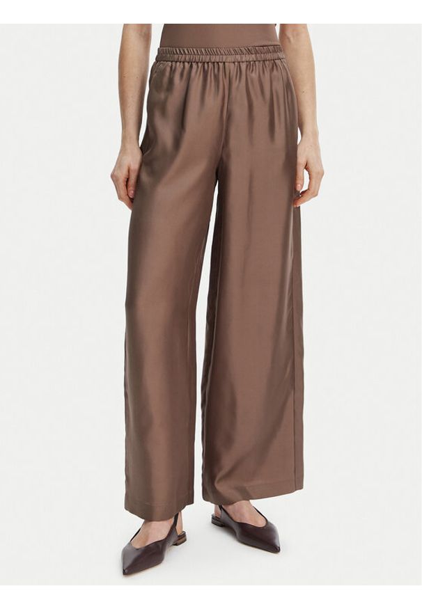 Marella Spodnie materiałowe Quiz 2613131105 Brązowy Relaxed Fit. Kolor: brązowy. Materiał: jedwab