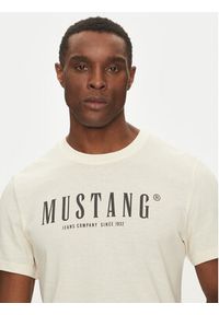 Mustang T-Shirt Austin 1016264 Écru Regular Fit. Materiał: bawełna #5