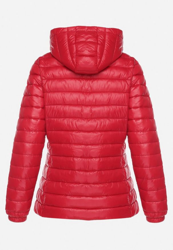 Born2be - Czerwona Kurtka Pikowana z Odpinanym Katurem Rilevama. Kolor: czerwony. Styl: elegancki