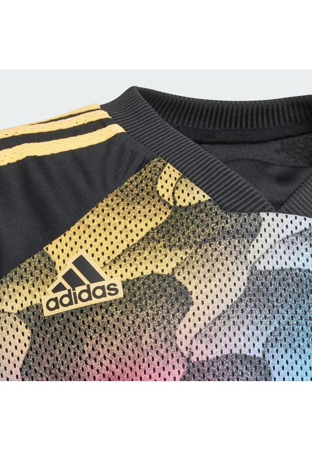 Adidas - Koszulka Tiro Summer Kids. Kolor: czarny, różowy, wielokolorowy, żółty. Materiał: materiał. Długość rękawa: krótki rękaw. Długość: krótkie. Sport: joga i pilates