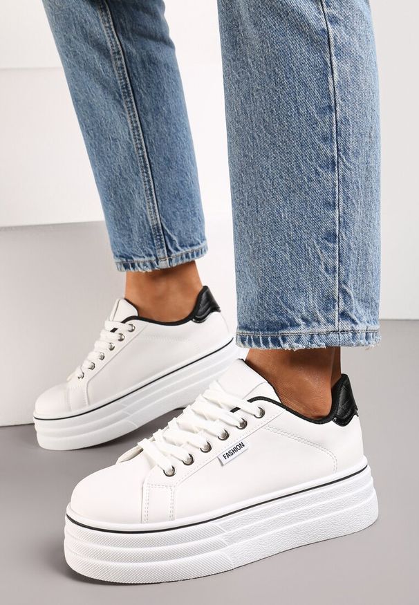 Renee - Biało-Czarne Sneakersy przed Kostkę na Grubej Podeszwie Kernia. Okazja: na co dzień. Wysokość cholewki: przed kostkę. Kolor: biały