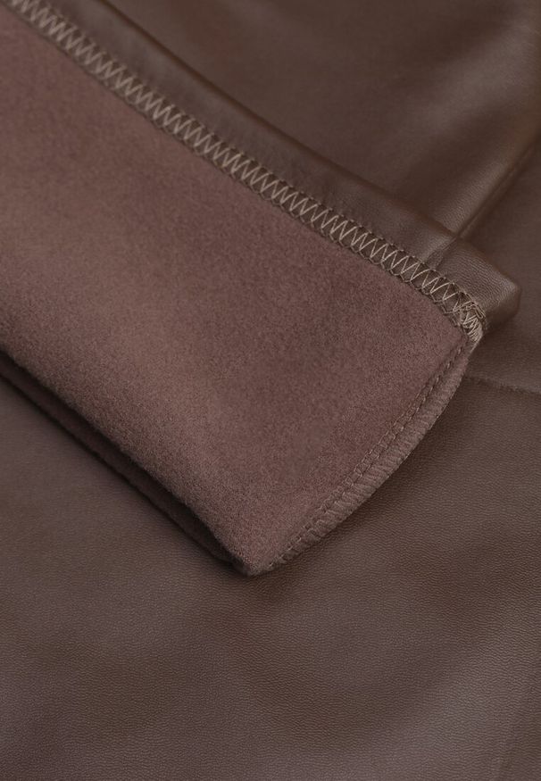 Renee - Brązowe Spodnie o Fasonie Dzwonów z Ekoskóry i z Gumką w Pasie Dawi. Okazja: na co dzień. Kolor: brązowy. Materiał: materiał, skóra. Styl: casual