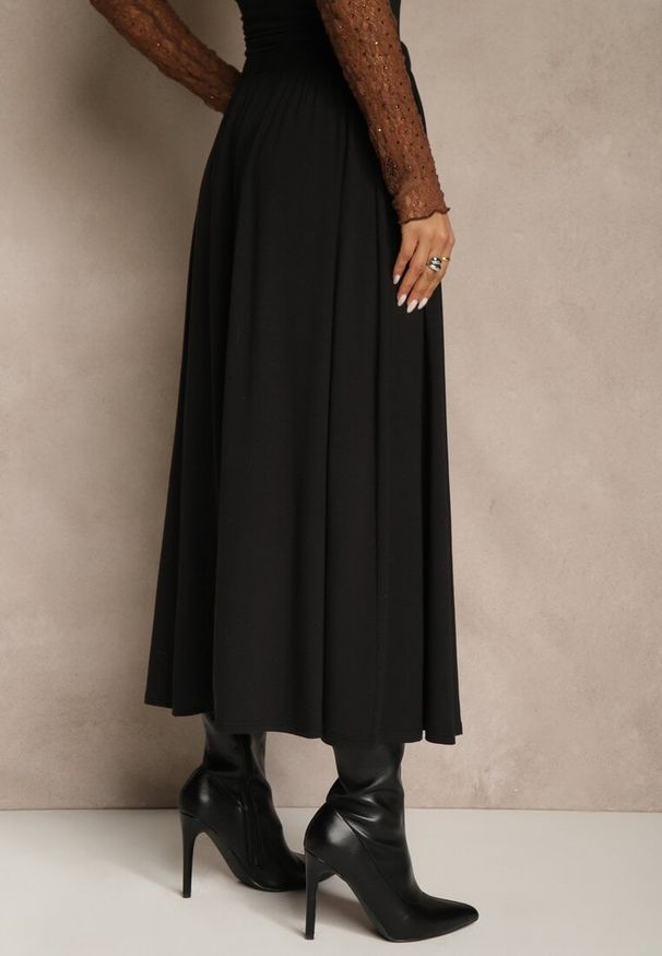 Renee - Czarna Rozkloszowana Spódnica z Bawełny Tussala. Kolor: czarny. Materiał: bawełna. Styl: elegancki