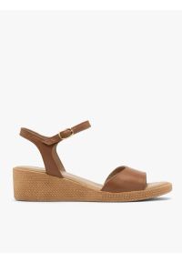 Ryłko - Jasnobrązowe sandały damskie na niskiej koturnie. Kolor: brązowy. Materiał: skóra. Obcas: na koturnie. Styl: street #1