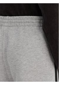 Adidas - adidas Spodnie dresowe adicolor Spacer 3-Stripes JV7497 Zielony Wide Leg. Kolor: zielony. Materiał: bawełna. Sport: turystyka piesza #6