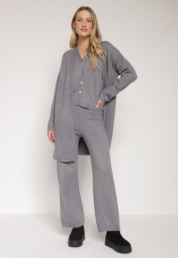 Born2be - Szary Komplet z Dzianiny z Wełną Spodnie Kardigan i Kamizelka na Guziki Meviseffa. Kolor: szary. Materiał: dzianina, wełna
