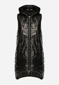 Born2be - Czarna Długa Kamizelka z Kapturem Ozdobiona Imitacją Kieszeni Mavaria. Typ kołnierza: kaptur. Kolor: czarny. Materiał: jeans. Długość: długie. Wzór: aplikacja. Sezon: wiosna, jesień. Styl: elegancki, sportowy, klasyczny #5