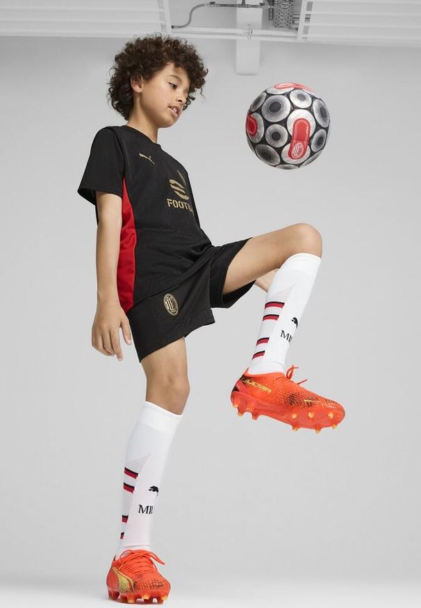 Puma - Młodzieżowe szorty treningowe AC Milan PUMA Black For All Time Red. Kolor: czerwony, wielokolorowy, czarny. Sport: fitness