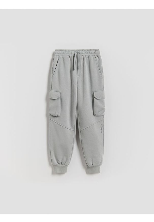 Reserved - Spodnie cargo - jasnoszary. Kolor: szary. Materiał: dzianina, bawełna