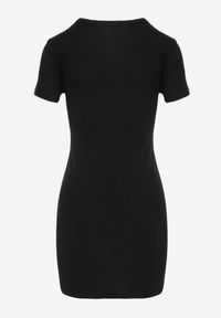 Born2be - Czarna Bawełniana Sukienka o Prostym Kroju Typu T-shirt Zelosise. Okazja: do pracy, na co dzień. Kolor: czarny. Materiał: bawełna. Typ sukienki: proste. Styl: sportowy, klasyczny, elegancki, casual #4