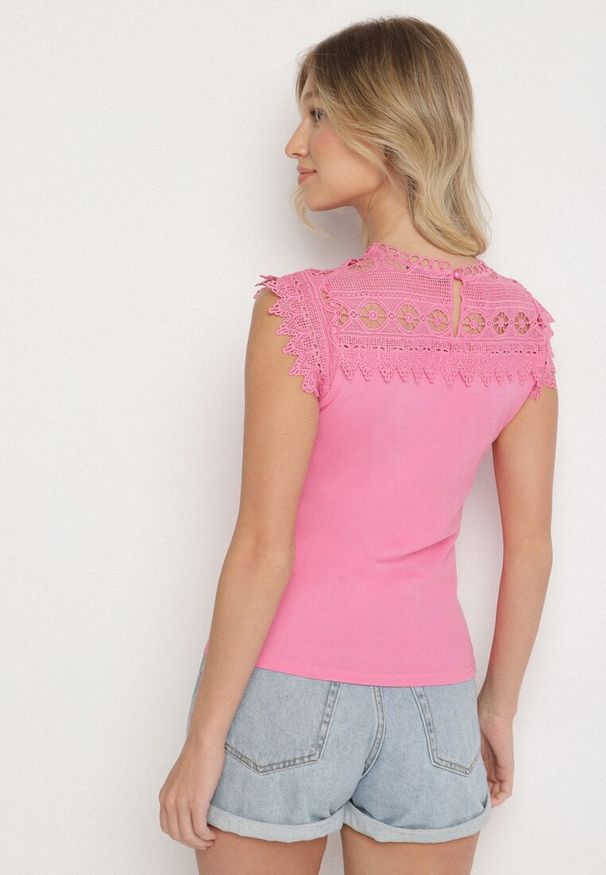 Born2be - Różowy Top z Bawełny Ozdobiony Koronką Liriona. Okazja: na co dzień. Kolor: różowy. Materiał: koronka, bawełna. Wzór: aplikacja, koronka. Styl: elegancki, casual