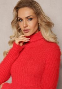 Renee - Czerwony Golf z Puchatego Materiału z Wełną i Długim Rękawem Geolla. Typ kołnierza: golf. Kolor: czerwony. Materiał: materiał, wełna. Długość rękawa: długi rękaw. Długość: długie. Wzór: jednolity. Sezon: zima, jesień #4