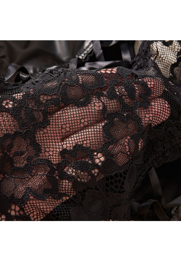 Intica - Haftowane body z kompletem na romantyczne wieczory Mechthilde. Kolor: czarny. Materiał: materiał. Długość: długie. Wzór: haft