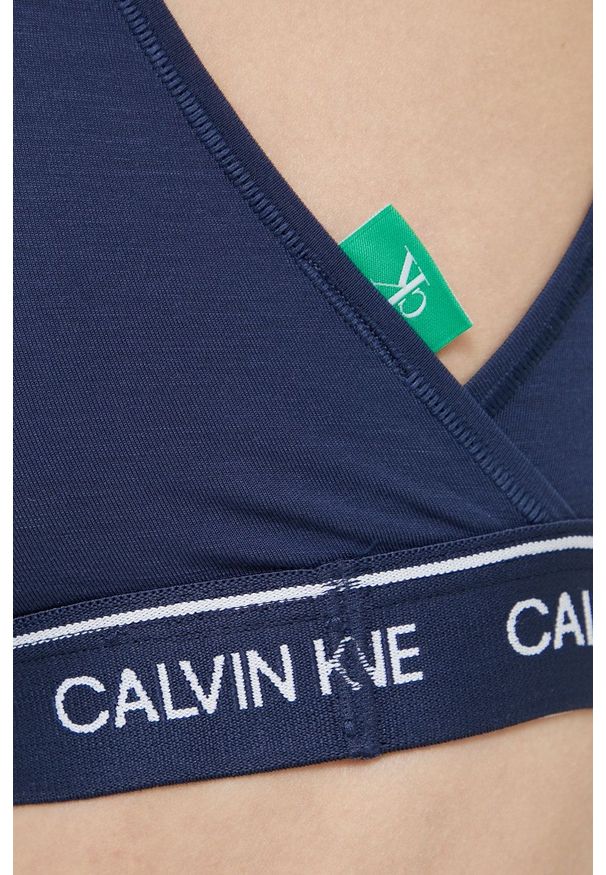 Calvin Klein Underwear - Biustonosz CK One. Kolor: niebieski. Materiał: włókno, dzianina. Rodzaj stanika: odpinane ramiączka