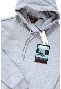 Lee - BLUZA LEE GRAPHIC RELAXED HOOD GREY MELE L82YTTMP. Typ kołnierza: kaptur. Kolor: szary. Wzór: nadruk #4