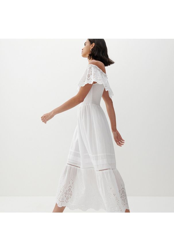 Reserved - Sukienka z ażurową koronką - Biały. Kolor: biały. Materiał: koronka. Wzór: ażurowy, koronka