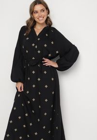 Born2be - Czarna Wiskozowa Sukienka o Kroju Oversize z Ozdobnym Haftem Naleniel. Okazja: na co dzień. Kolor: czarny. Materiał: wiskoza. Wzór: haft. Typ sukienki: oversize. Styl: casual #4