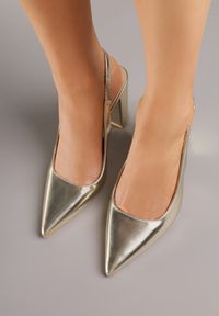 Renee - Złote Sandały na Słupku Slingback Halatia. Okazja: na co dzień. Kolor: złoty. Materiał: jeans. Obcas: na słupku. Styl: klasyczny, elegancki, casual #5