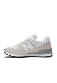 Buty do chodzenia męskie New Balance 574. Zapięcie: sznurówki. Kolor: biały, czarny, wielokolorowy. Materiał: syntetyk, tkanina, zamsz, materiał. Szerokość cholewki: normalna. Model: New Balance 574. Sport: turystyka piesza