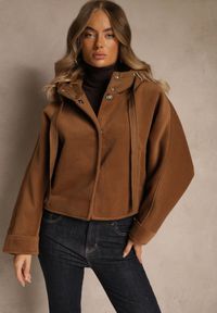 Renee - Brązowa Nietoperzowa Kurtka Przejściowa z Kapturem Amiree. Okazja: na co dzień. Typ kołnierza: kaptur. Kolor: brązowy. Materiał: dzianina. Długość: krótkie. Styl: casual #5