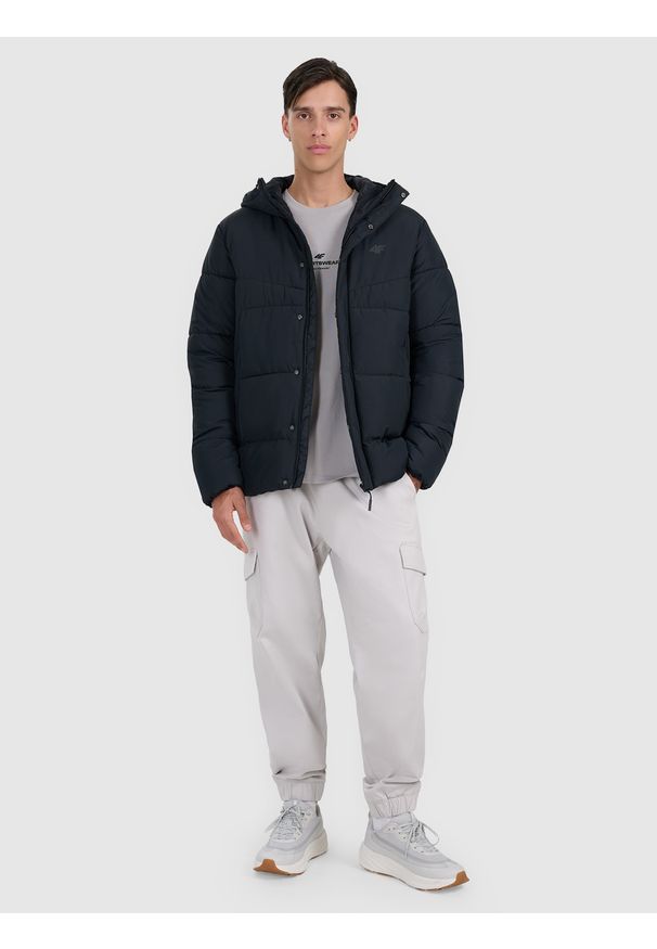 4f - 4F Kurtka puchowa z wypełnieniem syntetycznym męska - czarna XL. Okazja: na co dzień. Typ kołnierza: kaptur. Kolor: czarny. Materiał: syntetyk, puch. Wzór: gładki. Sezon: zima. Styl: klasyczny, casual