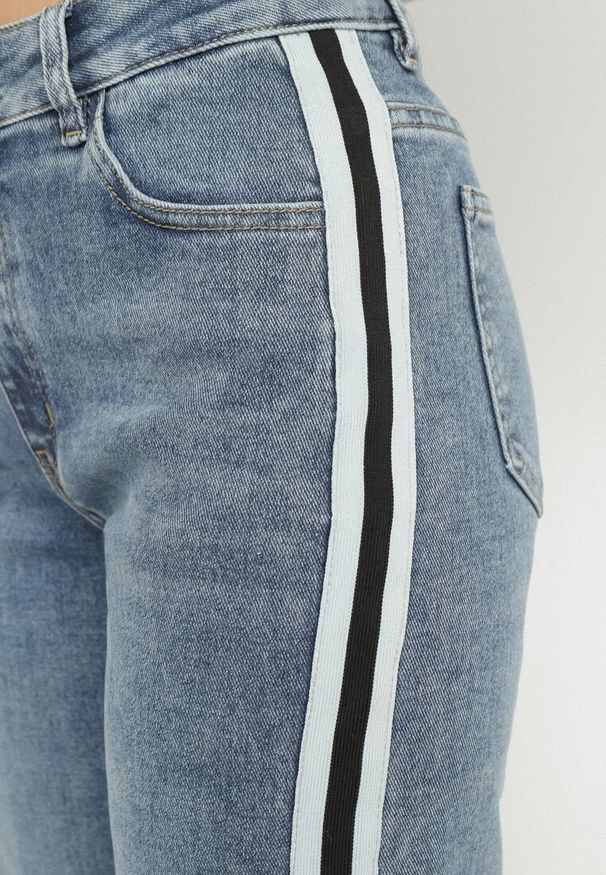 Born2be - Niebieskie Jeansy o Szerokim Kroju z Wysokim Stanem i Lampasami Sesariana. Okazja: na co dzień. Stan: podwyższony. Kolor: niebieski. Styl: casual, elegancki