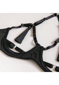 Intica - Komplet bielizny z wycięciami i regulowanymi paskami Puica. Kolor: czarny. Materiał: materiał. Wzór: paski #2