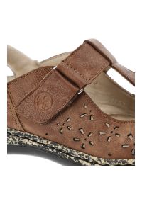 Sandały damskie Rieker, cholewka skóra naturalna ażurowa konstrukcja z wycięciem w kształcie litery t oraz regulowany pasek na rzep, brązowe, 46397-2. Okazja: na co dzień, na spacer. Zapięcie: rzepy. Kolor: brązowy. Materiał: skóra. Wzór: ażurowy. Sezon: lato. Styl: wakacyjny, casual, klasyczny, elegancki #3