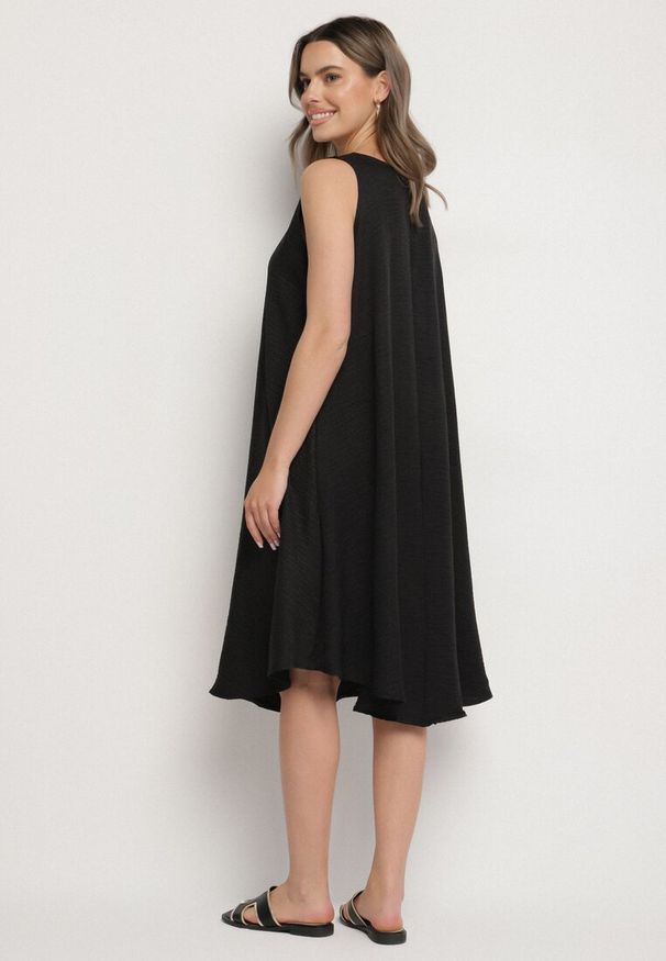 Born2be - Czarna Rozkloszowana Klasyczna Sukienka Lunetira. Okazja: na spacer, na co dzień. Kolor: czarny. Materiał: jeans. Typ sukienki: proste. Styl: klasyczny