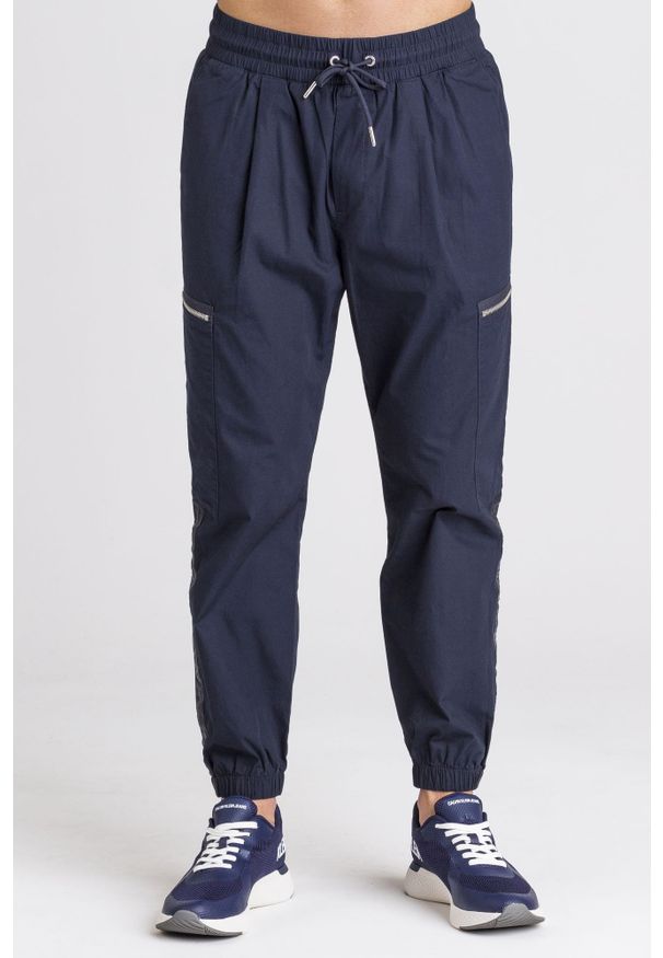 Spodnie dresowe Armani Exchange z aplikacjami