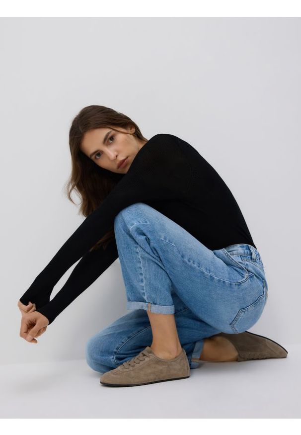 Reserved - Jeansy barrel leg - niebieski. Kolor: niebieski