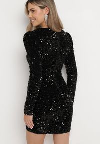 Born2be - Czarna Kopertowa Sukienka Mini w Cekiny Versaara. Kolor: czarny. Typ sukienki: kopertowe. Długość: mini #4