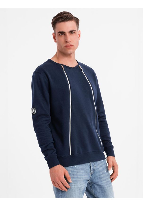 Ombre Clothing - Bluza męska z ozdobnymi zamkami z przodu – granatowa V2 - Rozmiar: M. Okazja: na co dzień. Kolor: niebieski. Materiał: dresówka, poliester, bawełna. Wzór: aplikacja. Styl: casual