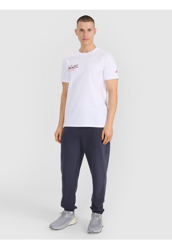 4f - 4F T-shirt regular z nadrukiem męski - biały XXL. Okazja: na co dzień. Kolor: biały. Materiał: bawełna, jersey, materiał. Długość rękawa: krótki rękaw. Długość: krótkie. Wzór: nadruk. Styl: sportowy, casual, elegancki, klasyczny