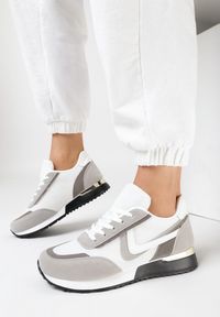 Born2be - Białe Sneakersy Lametai. Nosek buta: okrągły. Zapięcie: sznurówki. Kolor: biały. Materiał: nubuk, syntetyk, materiał, skóra ekologiczna, jeans. Wzór: aplikacja. Obcas: na platformie #3