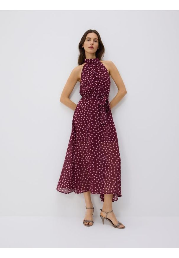 Reserved - Sukienka z paskiem - burgundowy. Kolor: czerwony. Materiał: tkanina. Wzór: gładki. Typ sukienki: proste