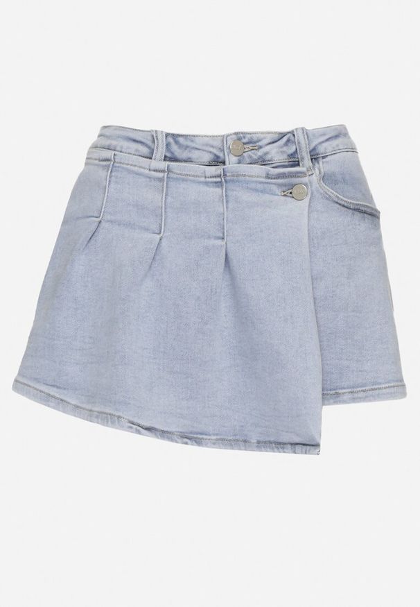 Born2be - Niebieskie Jeansowe Szorty Imitujące Spódnicę o Asymetrycznym Kroju z Wysokim Stanem Tinassera. Okazja: na co dzień. Stan: podwyższony. Kolor: niebieski. Materiał: jeans. Styl: casual