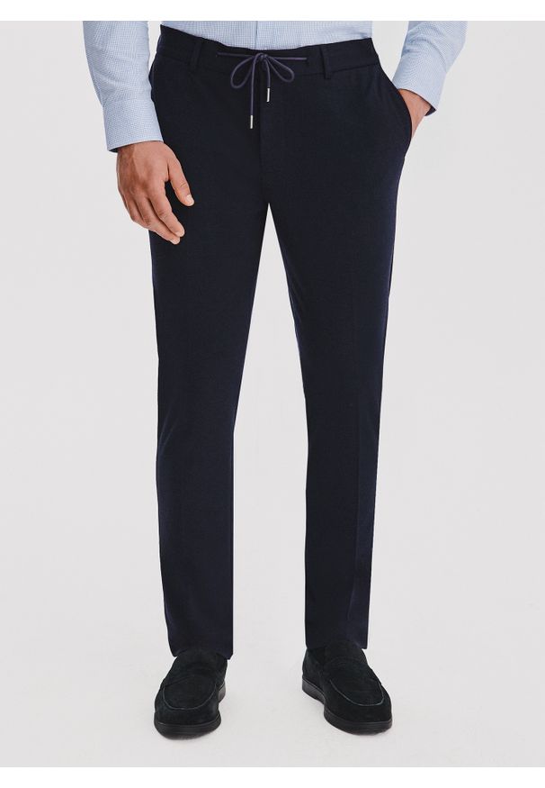 Pako Lorente - PAKO LORENTE – Granatowe spodnie męskie z wełną. Kolor: niebieski. Materiał: wełna. Wzór: gładki. Sezon: zima, jesień. Styl: klasyczny