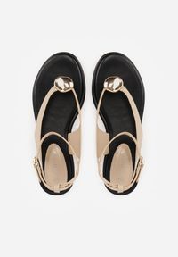 Renee - Beżowe Sandały Japonki z Metaliczną Ozdobą Vikisima. Okazja: na co dzień. Zapięcie: sprzączka. Kolor: beżowy. Wzór: aplikacja. Sezon: lato. Styl: casual #4