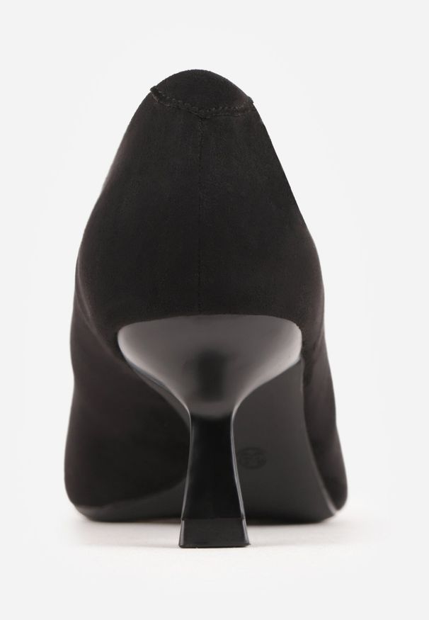 Born2be - Czarne Czółenka VICES na Kaczuszce z Trójkątną Aplikacją na Nosku Zenia. Okazja: na co dzień. Kolor: czarny. Materiał: jeans. Wzór: aplikacja. Obcas: na szpilce. Styl: elegancki, casual, klasyczny. Wysokość obcasa: średni