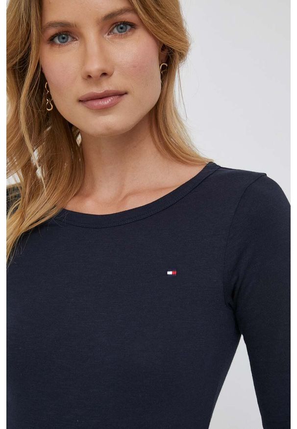 TOMMY HILFIGER - Tommy Hilfiger longsleeve bawełniany kolor granatowy. Kolor: niebieski. Materiał: bawełna. Długość rękawa: długi rękaw. Wzór: aplikacja. Styl: klasyczny