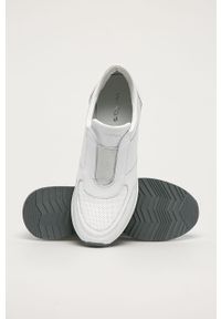 Wojas - Buty skórzane. Nosek buta: okrągły. Kolor: biały. Materiał: skóra. Szerokość cholewki: normalna. Obcas: na koturnie. Wysokość obcasa: średni #3