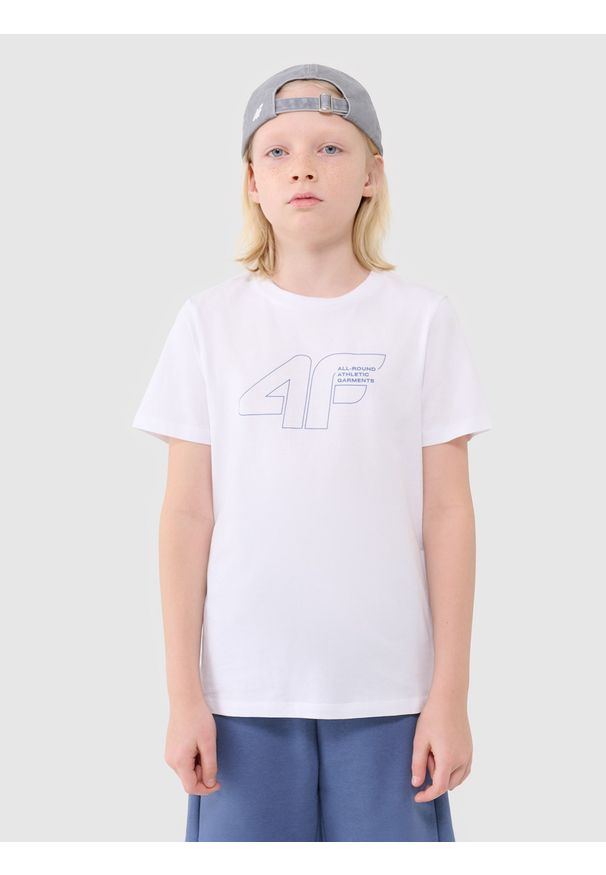 4f - 4F T-shirt regular z nadrukiem chłopięcy - biały 128 (7-8 lat). Okazja: na co dzień. Kolor: biały. Materiał: jersey, dzianina, bawełna. Długość rękawa: krótki rękaw. Długość: krótkie. Wzór: nadruk. Sezon: lato. Styl: casual, sportowy, klasyczny