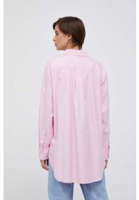 TOMMY HILFIGER - Tommy Hilfiger koszula bawełniana damska kolor różowy relaxed z kołnierzykiem klasycznym. Typ kołnierza: kołnierzyk klasyczny. Kolor: różowy. Materiał: bawełna. Styl: klasyczny #4