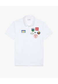 Lacoste - LACOSTE - Biała koszulka polo z naszywkami Regular Fit. Typ kołnierza: polo. Kolor: biały. Materiał: bawełna, prążkowany. Wzór: aplikacja #4