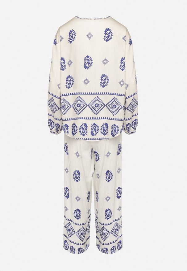 Born2be - Biało-Niebieski Komplet w Stylu Rustykalnym Luźna Bluzka i Spodnie z Wiskozą Emilaris. Kolor: biały. Materiał: wiskoza. Wzór: aplikacja