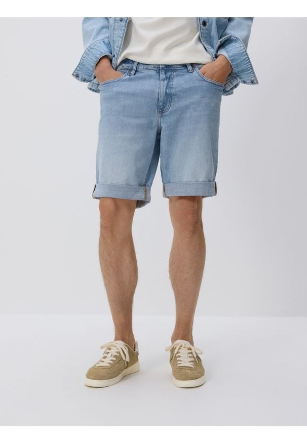 Reserved - Jeansowe szorty slim fit - niebieski. Kolor: niebieski. Materiał: jeans